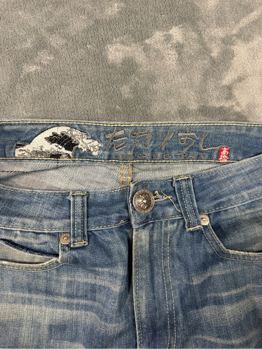 Men's Distressed Blue Ripped Jeans - Picture 5 of 9